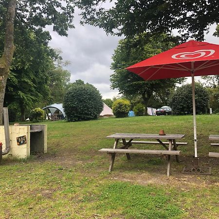 Camping Au Lac Du Drennec Glamping Tent Commana Buitenkant foto