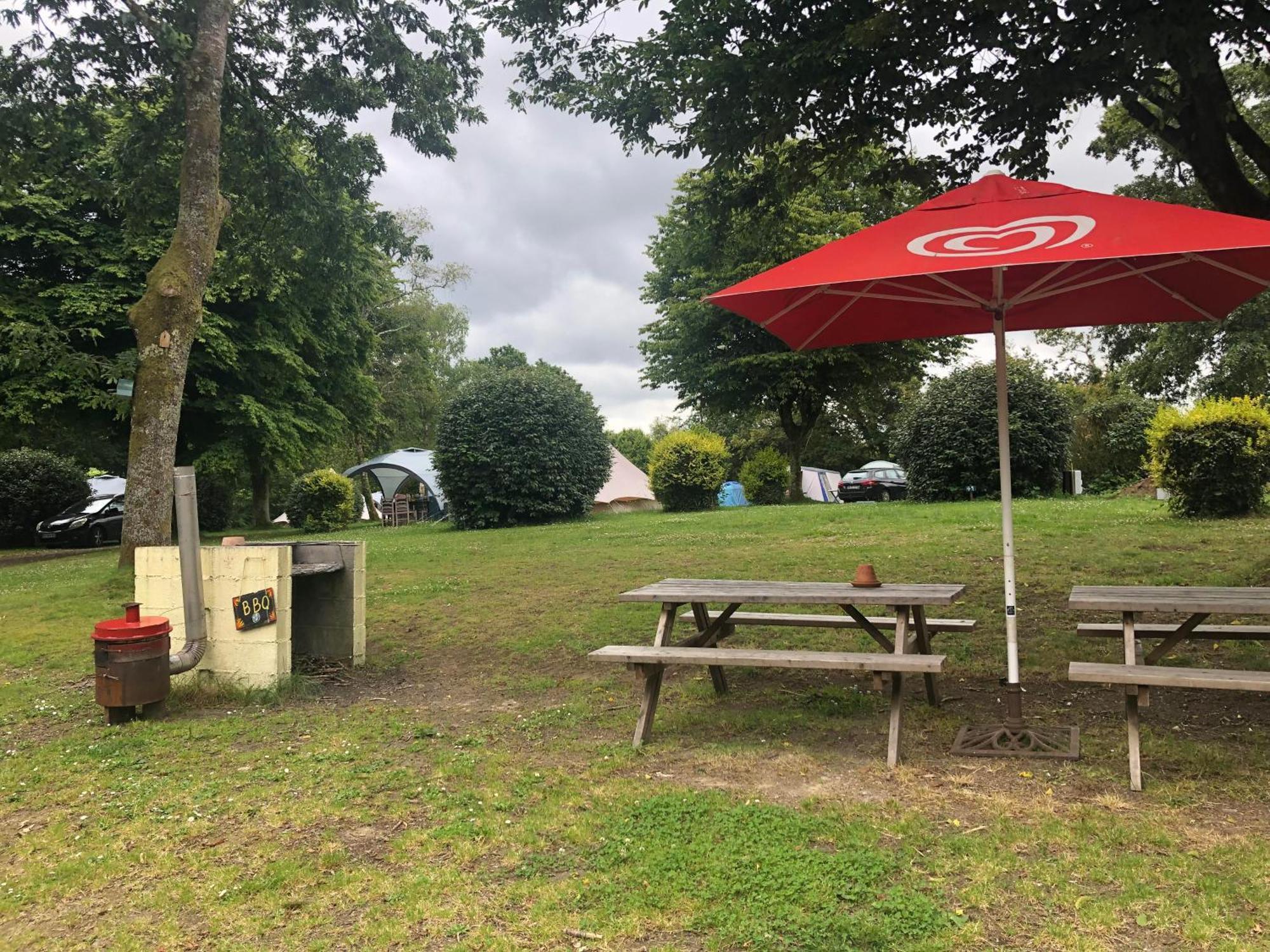 Camping Au Lac Du Drennec Glamping Tent Commana Buitenkant foto