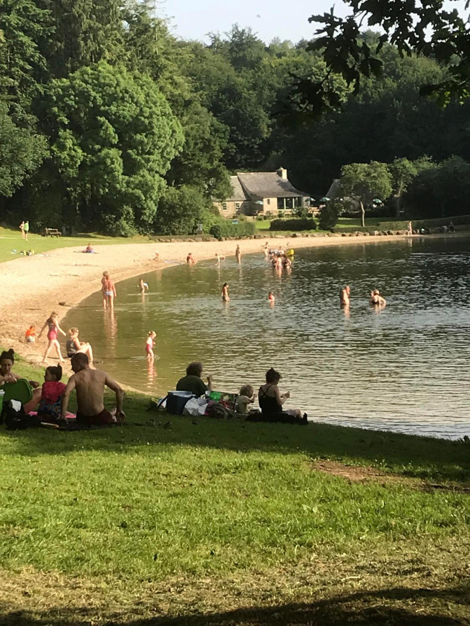 Camping Au Lac Du Drennec Glamping Tent Commana Buitenkant foto