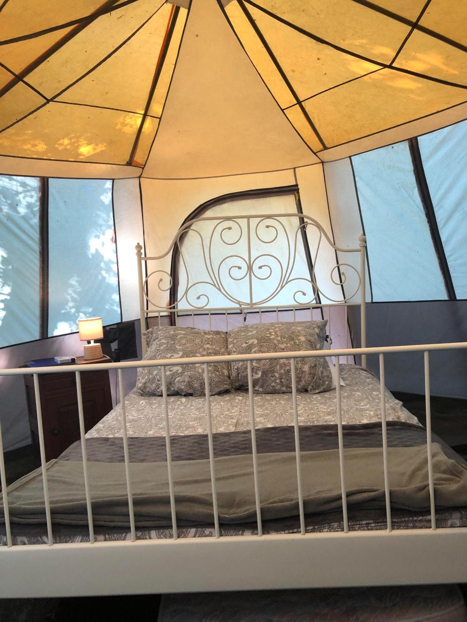 Camping Au Lac Du Drennec Glamping Tent Commana Buitenkant foto
