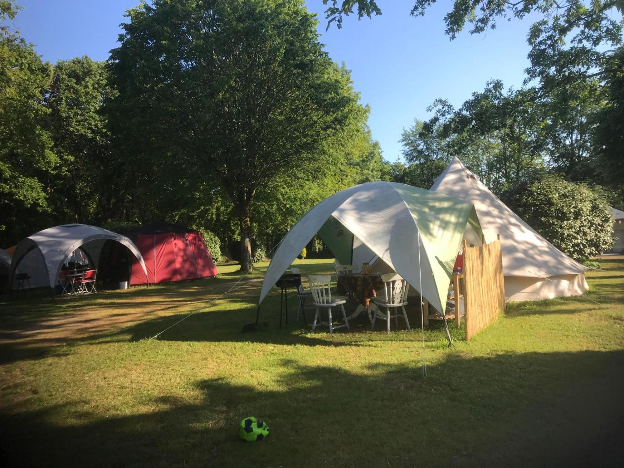 Camping Au Lac Du Drennec Glamping Tent Commana Buitenkant foto